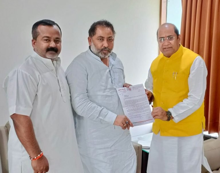 विधायक मैथानी ने परिवहन मंत्री को सौंपा मांग पत्र