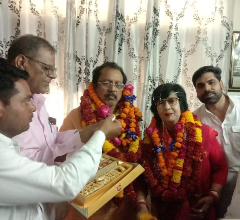 राज्यमंत्री को शादी की सालगिरह की दी बधाई