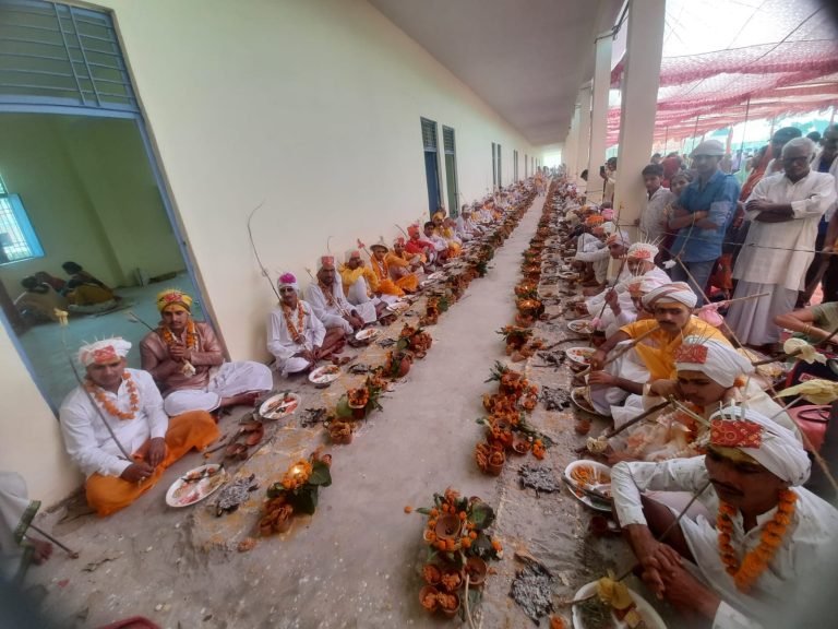 शोभन आश्रम में 276 बटुकों ने धारण किया यज्ञोपवीत