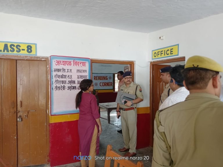 डीएम,एसपी ने परौंख गांव पहुंच लिया जायजा, दिए निर्देश