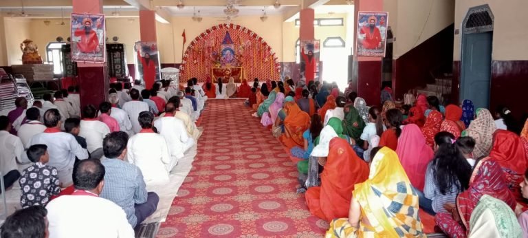 जगदम्बे की महाआरती में उमड़े मां भक्त