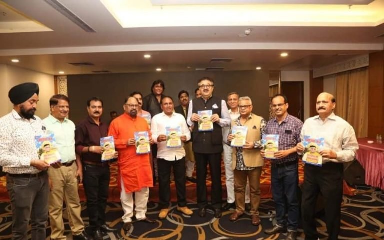 श्रीधर की मीडिया मंच की विधान सभा पर लिखी कवर स्टोरी का विमोचन