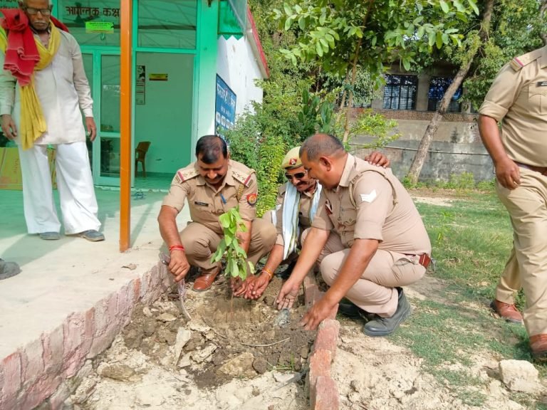 शिवली कोतवाली में पुलिस कर्मियों ने किया पौधरोपण