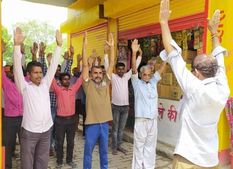 व्यापारियों ने शिवली में योग कर किया प्रेरित
