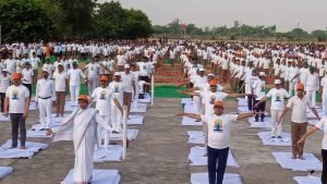 माती में योगाभ्यास