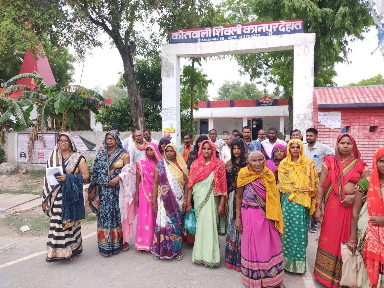 महिलाओं ने कोतवाली में बताई बवाली युवक की करतूत