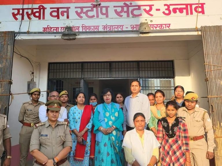 राज्यमंत्री ने उन्नाव में वन स्टाप सेंटर का किया निरीक्षण