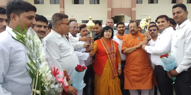 अधिवक्ताओं ने राज्यमंत्री व पूर्व सांसद का किया स्वागत