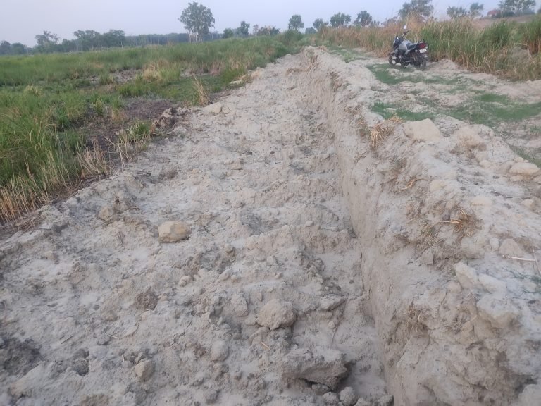 शिवली बंबे की मिट्टी चुरा ले गए खनन माफिया