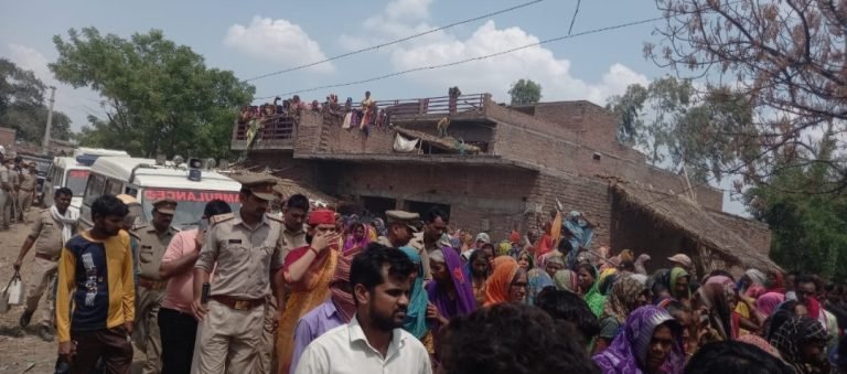कुएं में उतरे तीन युवकों की मौत
