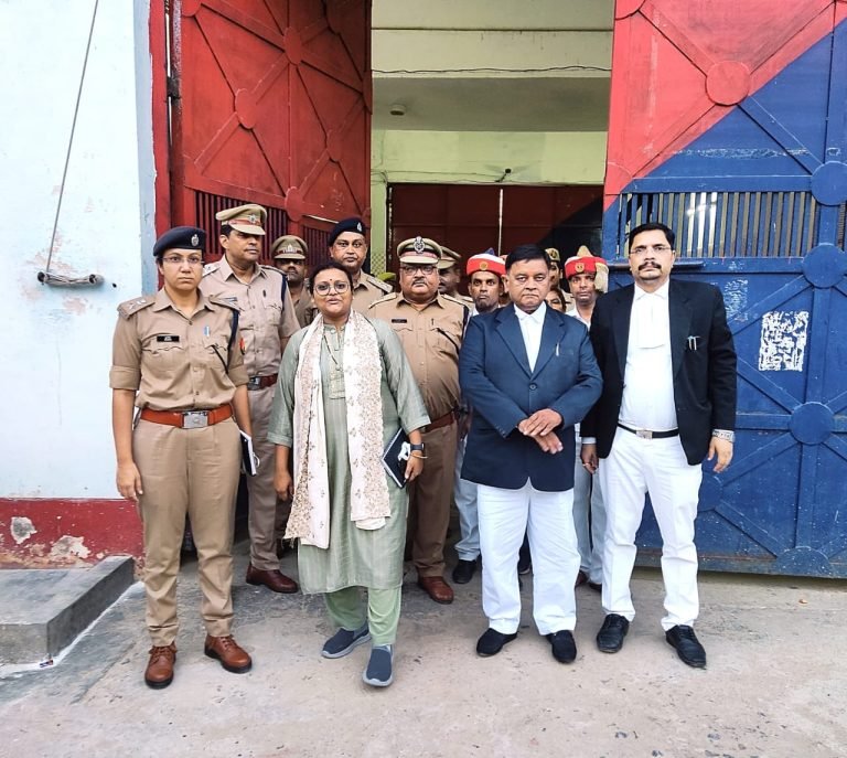 जिला जज के साथ डीएम,एसपी ने जिला कारागार का किया निरीक्षण
