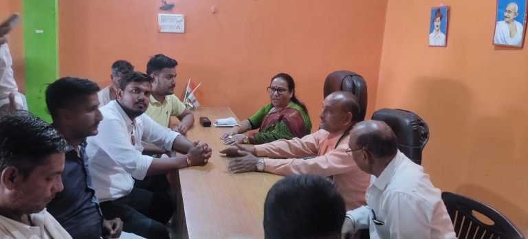 जिलाध्यक्ष व विधायक ने कोचिंग सेंटर का फीता काटकर किया शुभारंभ