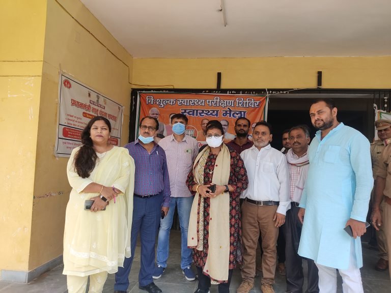 डीएम ने  मैथा पीएचसी व शिवली सीएचसी सहित मारग,मांडा गांव का किया निरीक्षण
