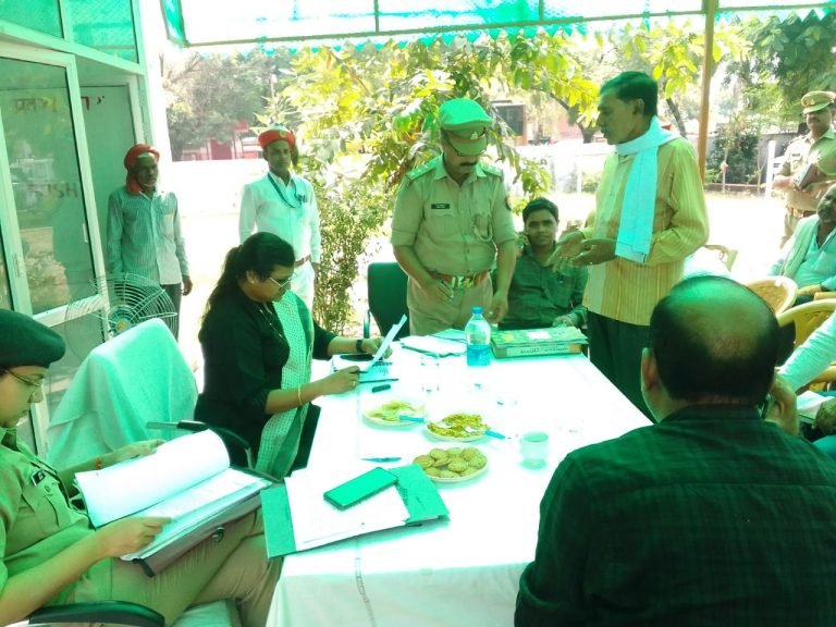 शिकायतों का प्राथमिकता के आधार पर करे निस्तारण-डीएम