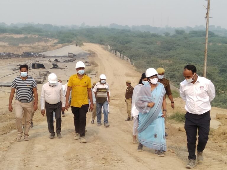 क्रोमियम का कोढ़ होगा खत्म, डीएम ने किया निरीक्षण