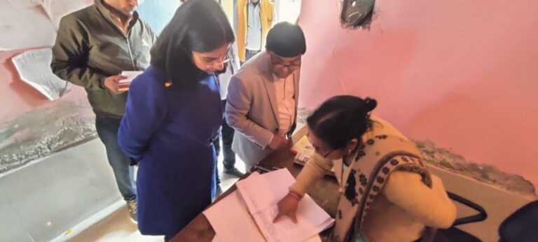 रसूलाबाद ब्लाक में भारी लापरवाही देख सीडीओ का पारा चढ़ा