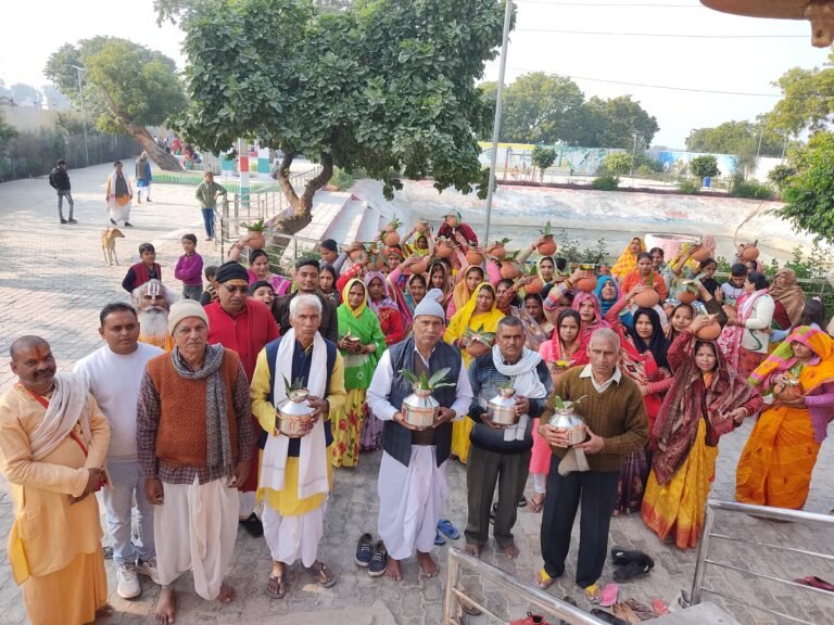वार्षिकोत्सव का शुभारंभ,कलश यात्रा निकाली