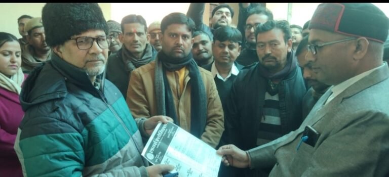 अधिवक्ताओं ने डीएम के माध्यम से मुख्यमंत्री को 6 सूत्रीय ज्ञापन भेजा
