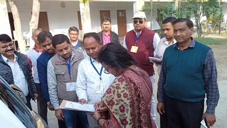 लापरवाही न बरतें गंभीरता से करें काम-डीएम