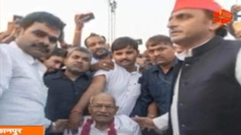 अखिलेश ने पूर्व विधायक गौर के निधन पर जताया शोक