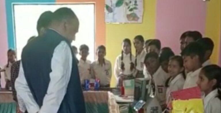 बच्चों ने माडल बना नवाचार में दिखाया हुनर,मिला आशीर्वाद