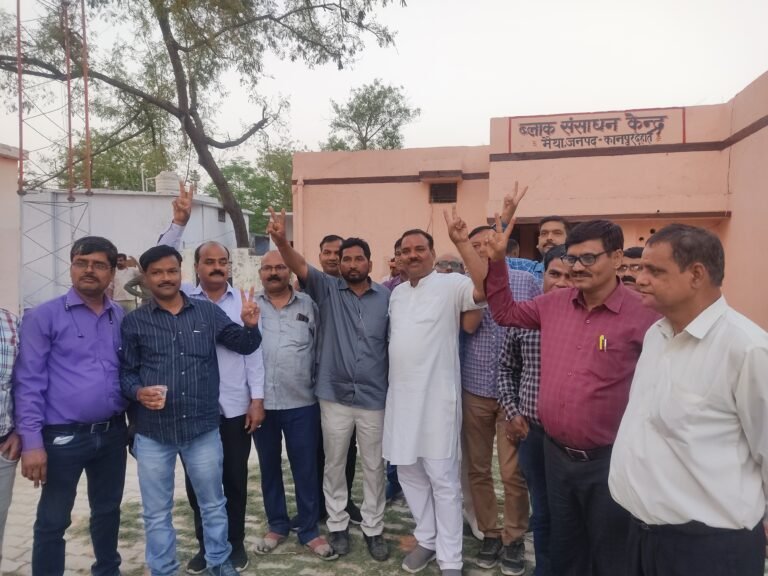आनन्द अध्यक्ष,ब्रजेश मंत्री पर हुए आसीन