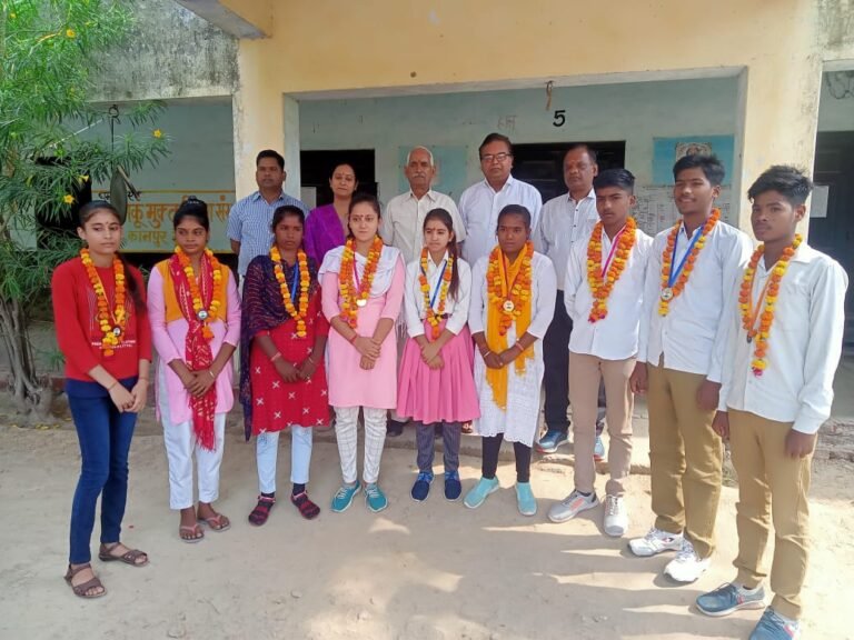 मेधावियों को किया सम्मानित