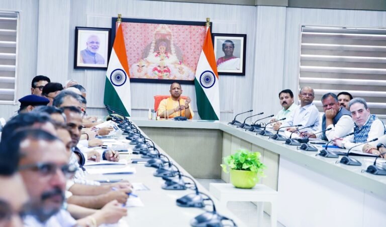 रक्षाबंधन पर मुख्यमंत्री योगी ने बहनों को दिया तोहफा