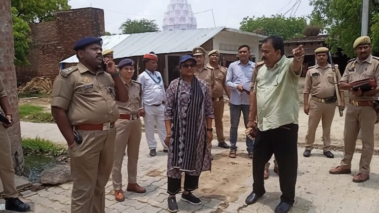 डीएम एसपी ने थाना सिकंदरा में सुनी शिकायतें