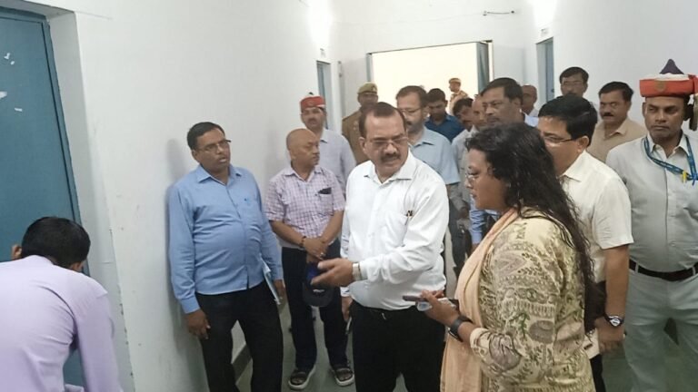 सजगता-लोक सभा चुनाव के लिए ईवीएम,वीवीपैट का किया निरीक्षण