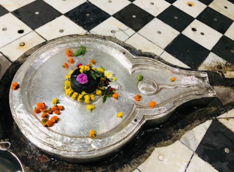 अनोखा शिव मंदिर जहां सबसे पहले अश्वत्थामा करते हैं पूजा