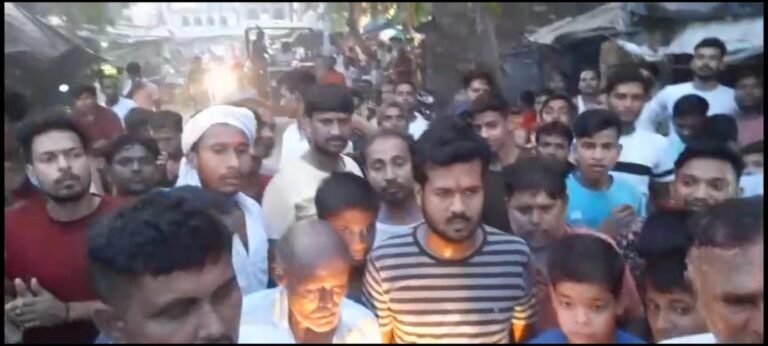 यात्रा में शामिल किशोर पर डाली गर्म चाय, कड़ी कार्यवाई की मांग