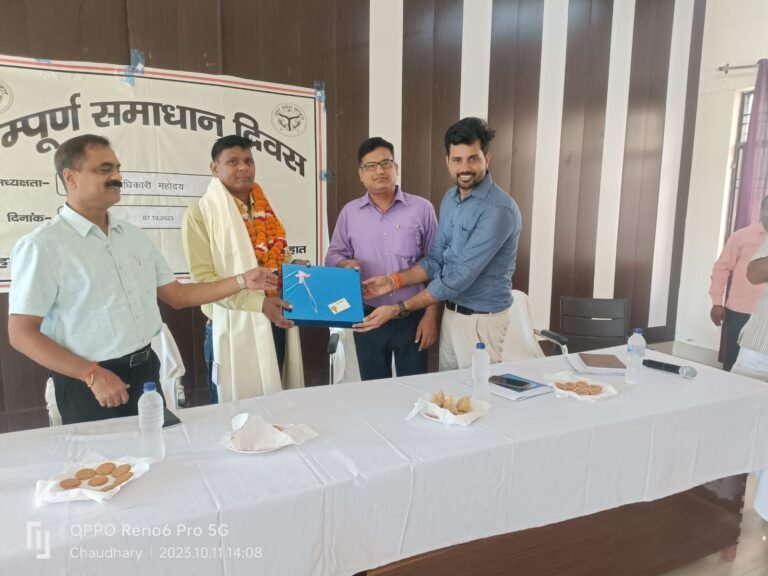 रामविलास बने राजस्व निरीक्षक,किया गया सम्मानित