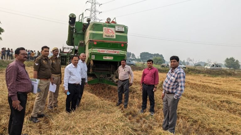 सिकंदरा में बिना एसएमएस उपकरण लगाए धान कटाई में लगी मशीन पकड़ी