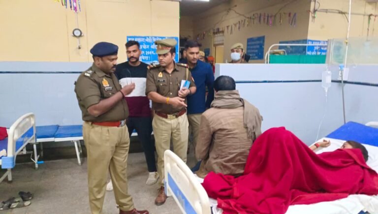 कार पेड़ से टकराई,भाई बहन सहित चार की मौत