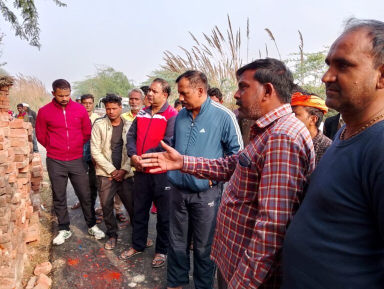 अराजकतत्वों ने प्रतिमा तोड़ी,ग्रामीण आक्रोशित,पुलिस के समझाने पर माने