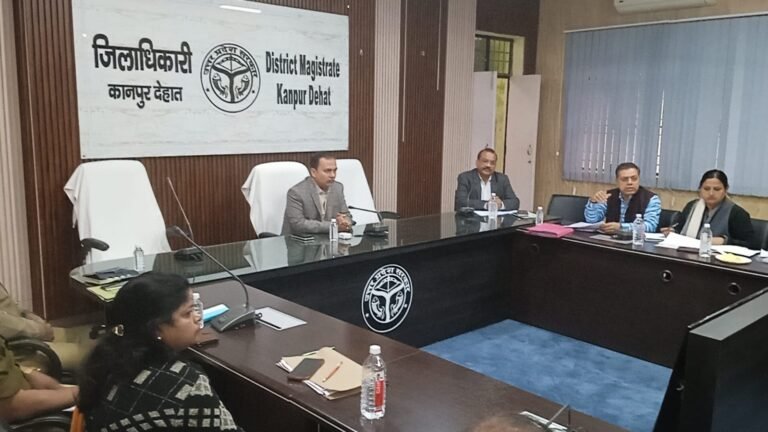 सड़क सुरक्षा के नियमों का सभी लोग करें पालन-डीएम