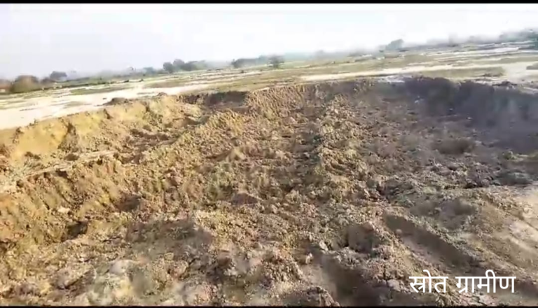 मकरंदपुर बंथा में रात के अंधेरे में जेसीबी से भरी जा रही ग्राम समाज की मिट्टी