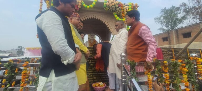 कद्दावर भाजपा नेता रहे संतोष शुक्ला की मूर्ति का अनावरण