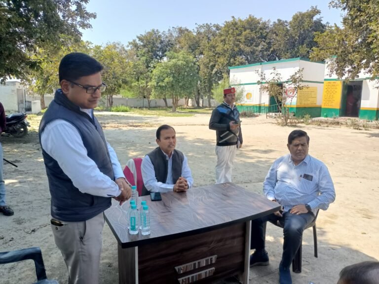 डीएम ने लोक सभा चुनाव की तैयारियों को परखा
