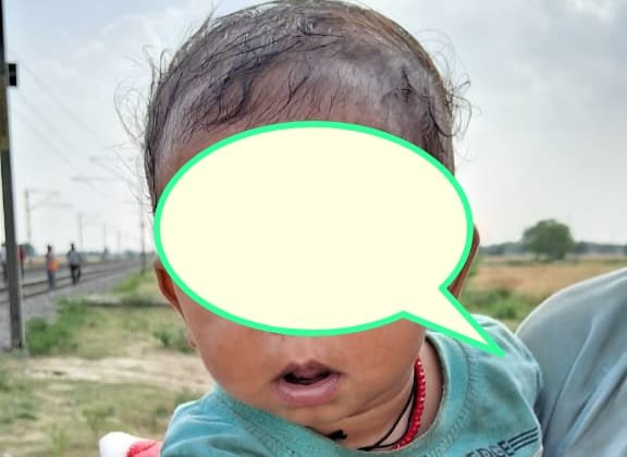 गुस्सा पड़ा ममता पर भारी,बच्चे को छोड़ मां ट्रेन के सामने कूदी