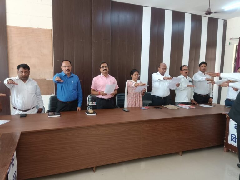 शपथ लेते हैं हम,मतदान करेगे सब