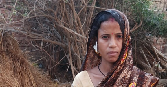 महिला से लूटपाट,तीन के खिलाफ रिपोर्ट दर्ज