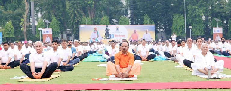सीएम योगी ने किया अनुलोम विलोम