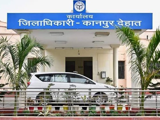 डीएम ने रसूलबाद व सिकंदरा के तहसीलदारों को आपस में बदला