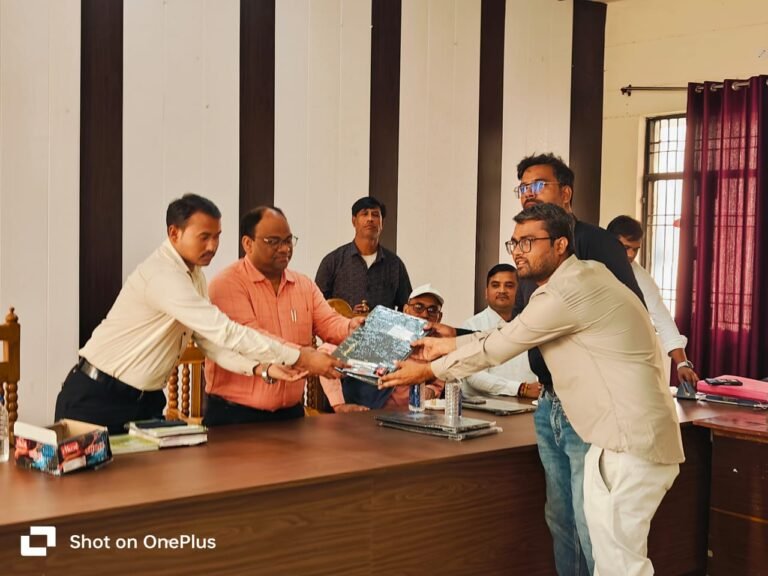 मैथा में लेखपाल संघ ने मनाया स्थापना दिवस