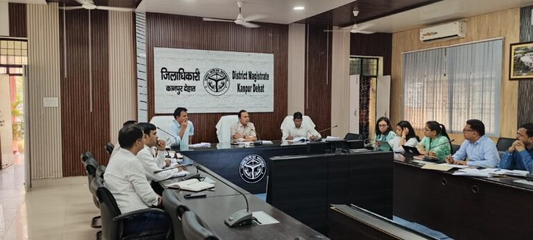 नामांतरण, वरासत सहित राजस्व वादों के निस्तारण समय पर हो-डीएम