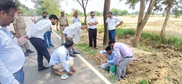 डीएम के निर्माणाधीन सड़कों के निरीक्षण से मचा हड़कंप