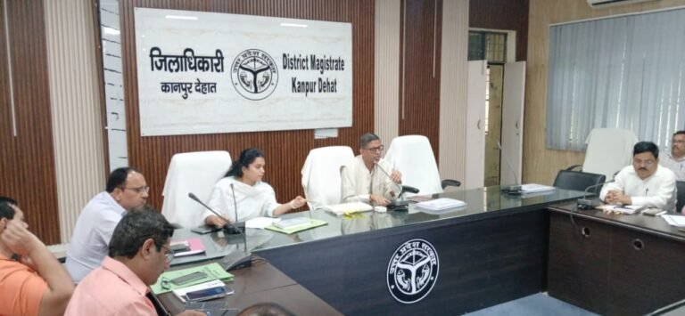 डीएम ने 353 अधूरी परियोजनाओं को समय से पूर्ण करने के दिए निर्देश