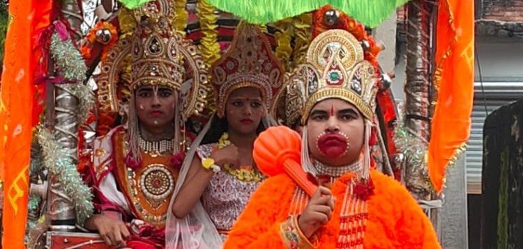 मैथा में धूमधाम से निकाली गई शोभा यात्रा